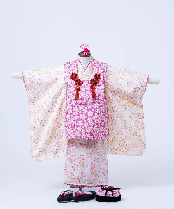 七五三(三歳) | 白地に桜模様の着物 ピンクの被布