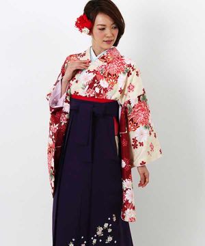 卒業式袴 | クリーム地に菊と桜と赤暈し 刺繍入り紫袴(Mサイズ)
