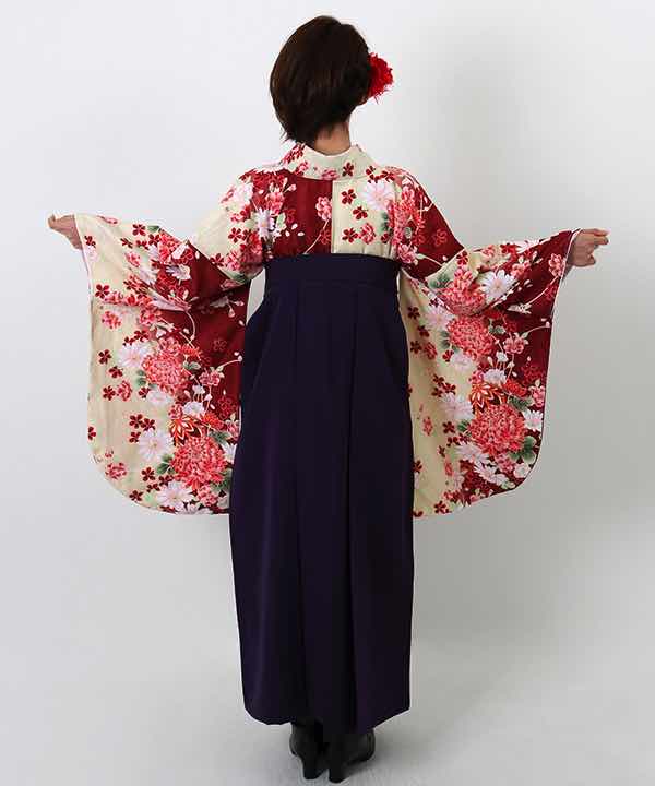 卒業式袴レンタル | クリーム地に菊と桜と赤暈し 刺繍入り紫袴(Lサイズ)