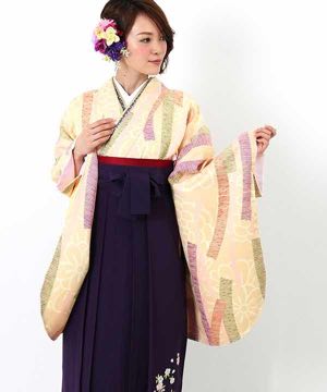 卒業式袴 | クリーム地に菊と熨斗 刺繍入り紫袴