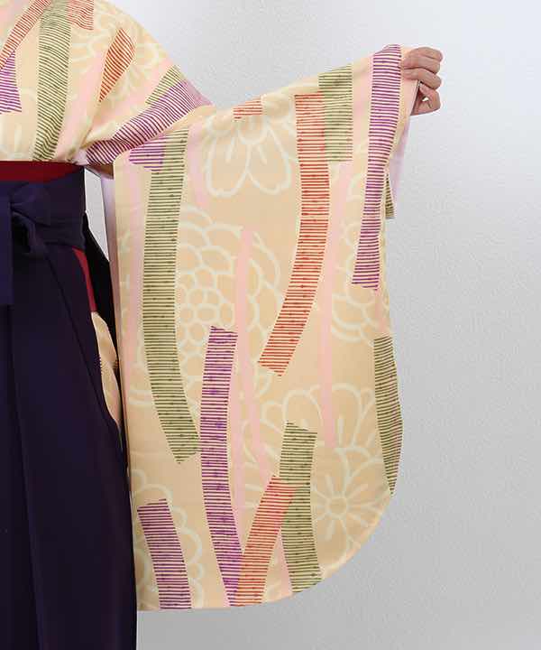 卒業式袴レンタル | クリーム地に菊と熨斗 刺繍入り紫袴