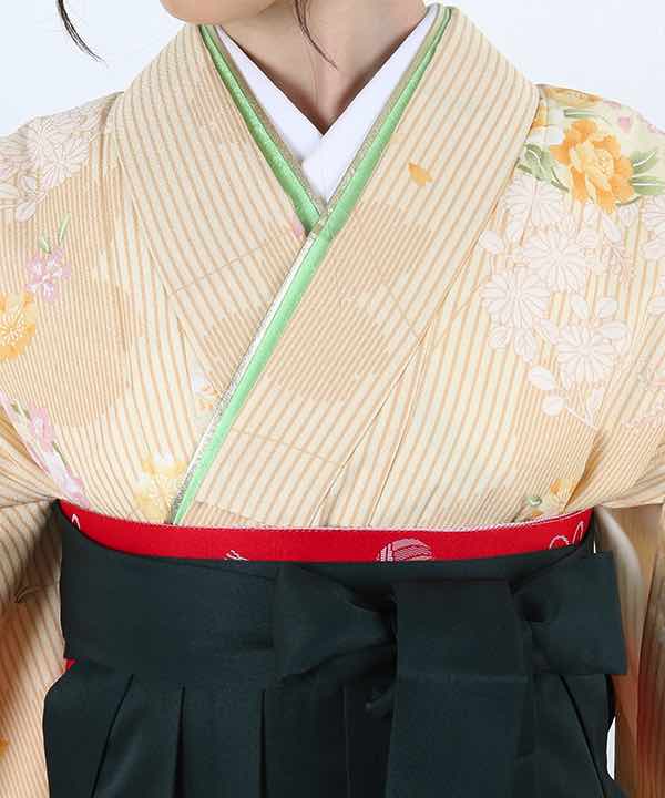 卒業式袴レンタル | クリーム地に極細白ストライプと花柄 濃緑袴