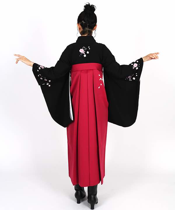 卒業式袴レンタル | 黒地に小さな薔薇と桜 赤袴