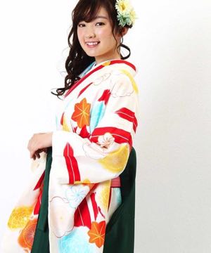 卒業式袴 | 白地に赤矢絣と花 緑地桜刺繍袴