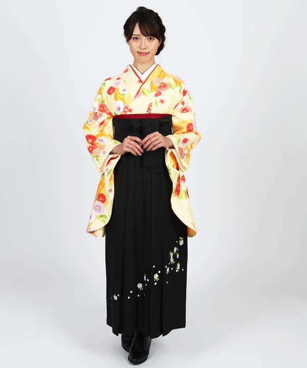 卒業式袴レンタル | 薄黄色地に矢絣と菊 刺繍入り黒袴