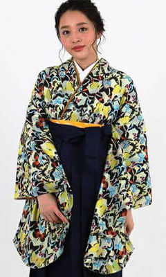 おすすめ卒業式袴レンタル | 淡黄色地にダイヤ柄 様々な蝶の総柄 紺袴