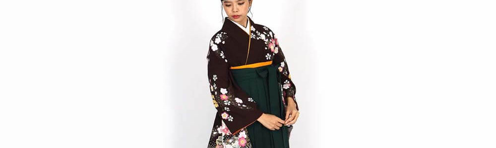 おすすめ卒業式袴レンタル | 焦茶地に桜の花 濃緑袴