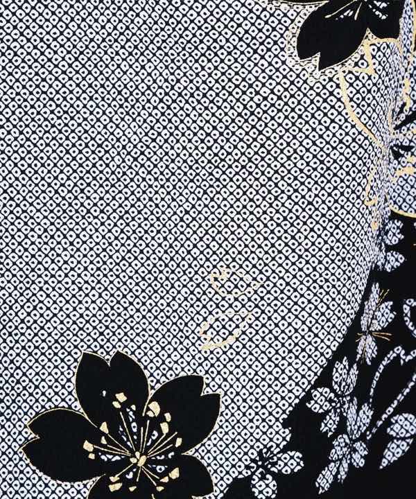 振袖レンタル | 黒の絞りに桜の花