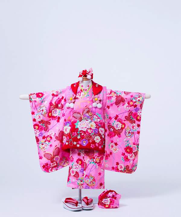 七五三(三歳) | ピンク地に桜柄 鈴に蝶の着物 ピンクに赤の被布
