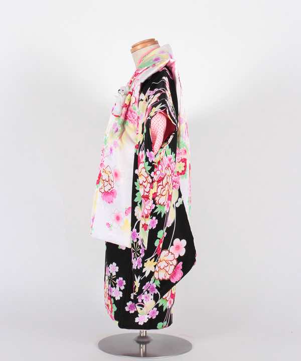七五三(三歳)レンタル | 黒地に菊と梅と桜 くまの飾り付き花柄白被布 (身丈70cm)