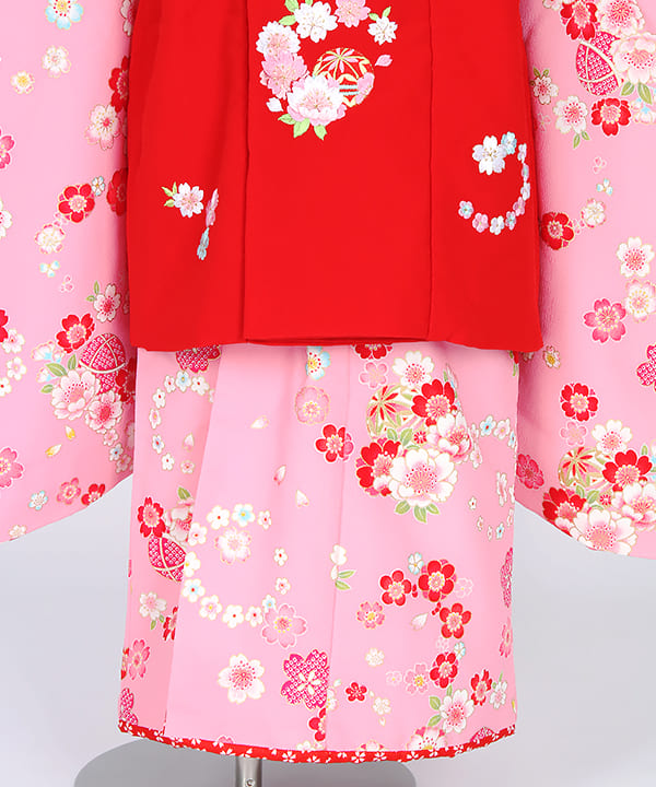 七五三(三歳)レンタル |  ピンク地に花文 赤被布に花刺繍
