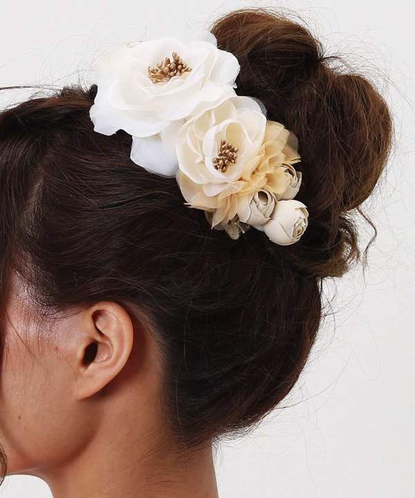 髪飾りレンタル | 白バラのバレッタ