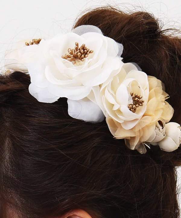 髪飾りレンタル | 白バラのバレッタ