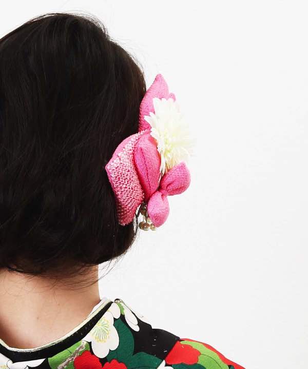 髪飾りレンタル | 白い花とピンクのリボン