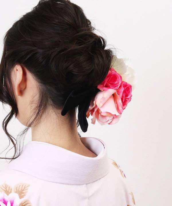 髪飾りレンタル | 白とピンクの薔薇にリボン