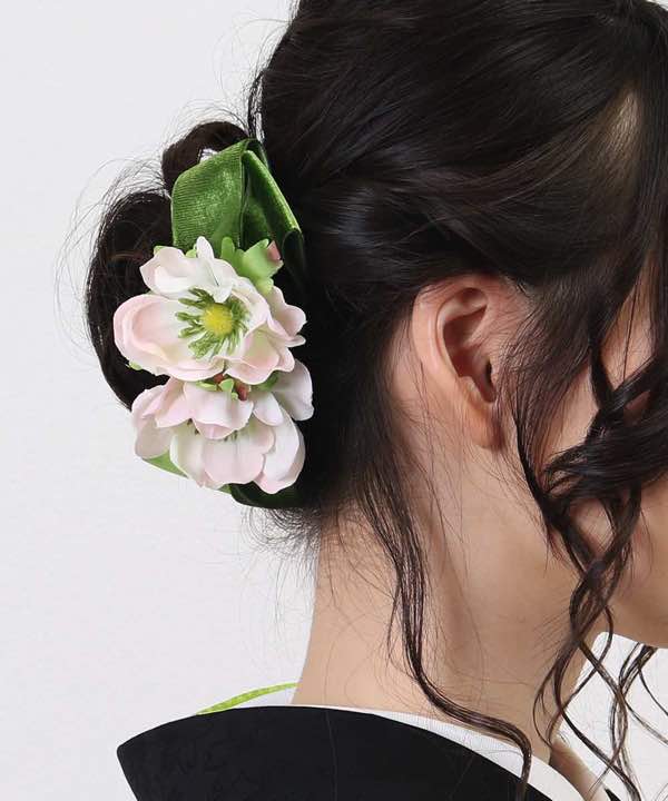 髪飾りレンタル | 白い花と緑のリボン