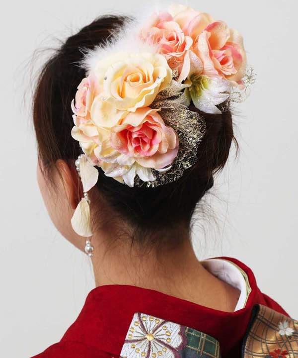 髪飾りレンタル | クリーム色のバラと白ユリ