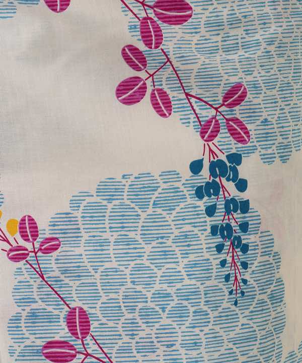 浴衣レンタル | 白地に水色の大花文様とピンクの葉 | hataori(ハタオリ)