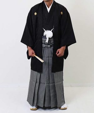 男性用 羽織袴レンタル | 黒の菱紋羽織に縞袴