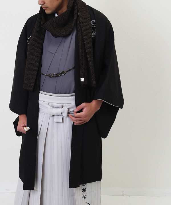 男性用 羽織袴レンタル | 黒の麻の葉羽織にライトグレーの袴