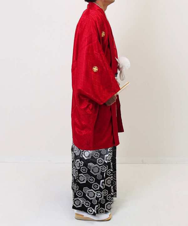 男性用 羽織袴レンタル | 赤の菱紋羽織に白黒ぼかし袴 | hataori(ハタオリ)
