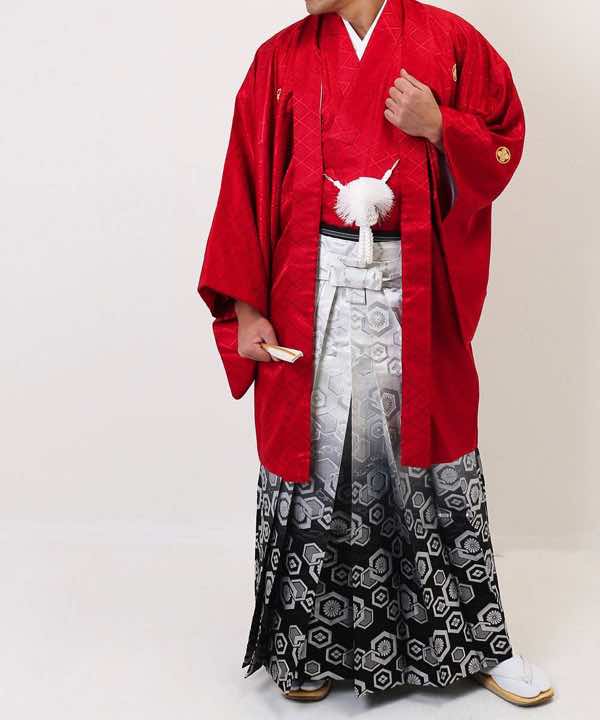 男性用 羽織袴レンタル 赤の菱紋羽織に白黒ぼかし袴 hataori(ハタオリ)