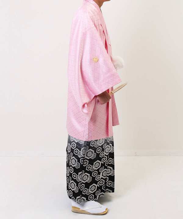男性用 羽織袴レンタル | ピンクの菱紋羽織にぼかし袴 | hataori(ハタオリ)