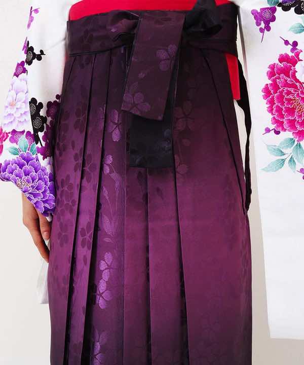 卒業式袴レンタル | 白地に芍薬と梅 箔押し桜暈し袴(ピンク)