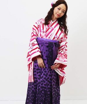 卒業式袴 | ピンクストライプに花の紫袴