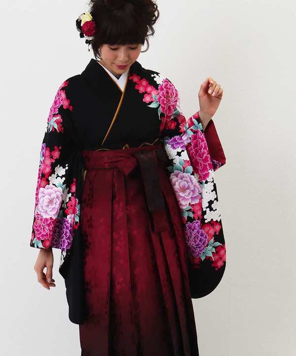 卒業式袴レンタル | 黒地に芍薬と梅 箔押し桜の暈し袴(赤)