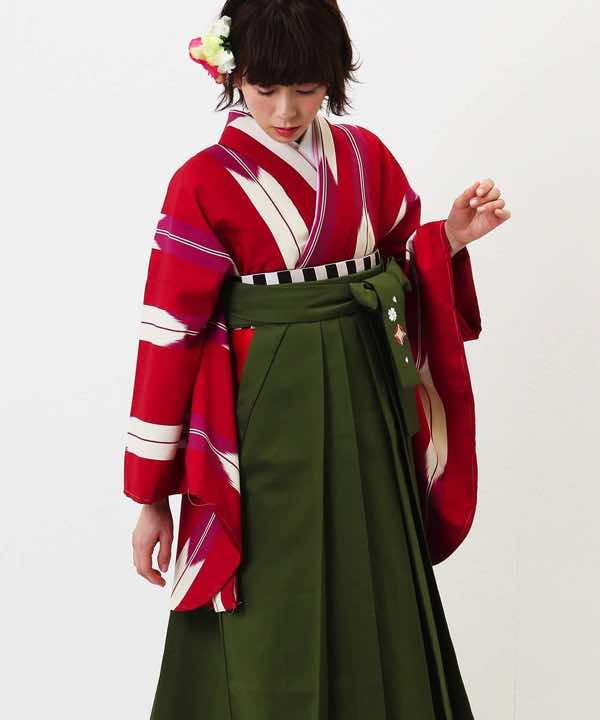 卒業式袴レンタル | 赤の矢絣(細) 鶯色の刺繍袴