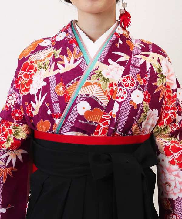 卒業式袴レンタル | 紫地に牡丹と松文 ブルーの伊達衿に黒袴