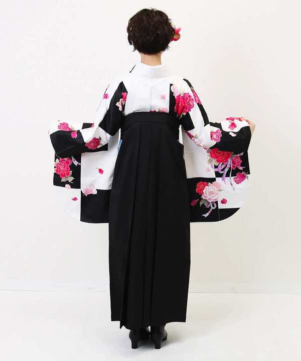 卒業式袴レンタル | 黒白のタイルに牡丹と薔薇の花結び
