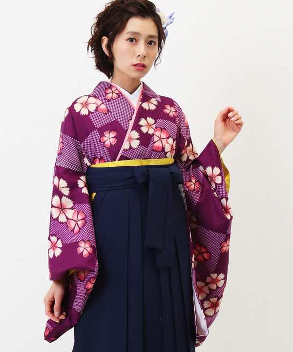 卒業式袴レンタル | 赤紫の市松鹿の子に散り桜 紺刺繍袴 | hataori