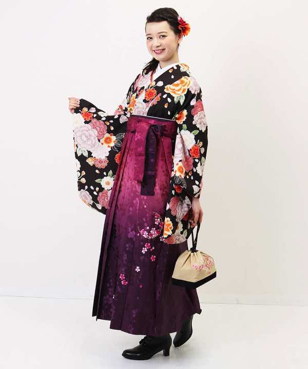 卒業式袴レンタル | 黒地に華麗な花々 桜箔刺繍袴