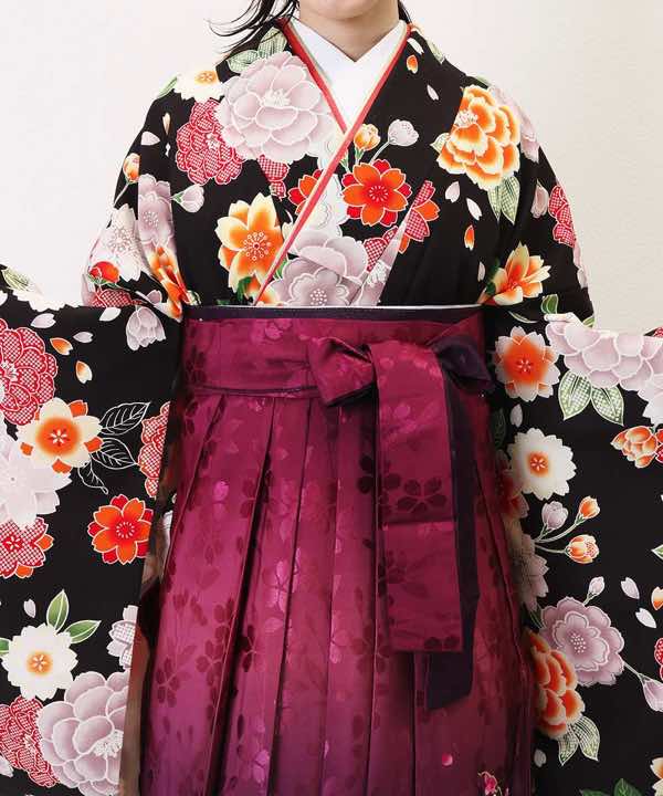 卒業式袴レンタル | 黒地に華麗な花々 桜箔刺繍袴