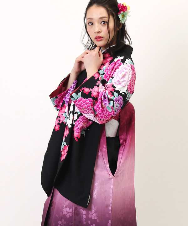 卒業式袴レンタル | 黒地に芍薬と梅 箔押し桜の暈し袴(ピンク)