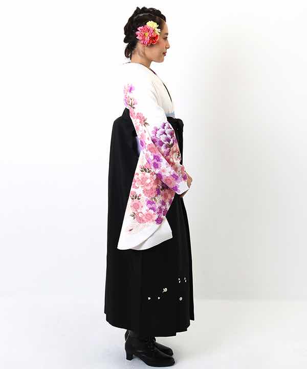 卒業式袴レンタル | 白地に桜の花と羽 刺繍入り黒袴