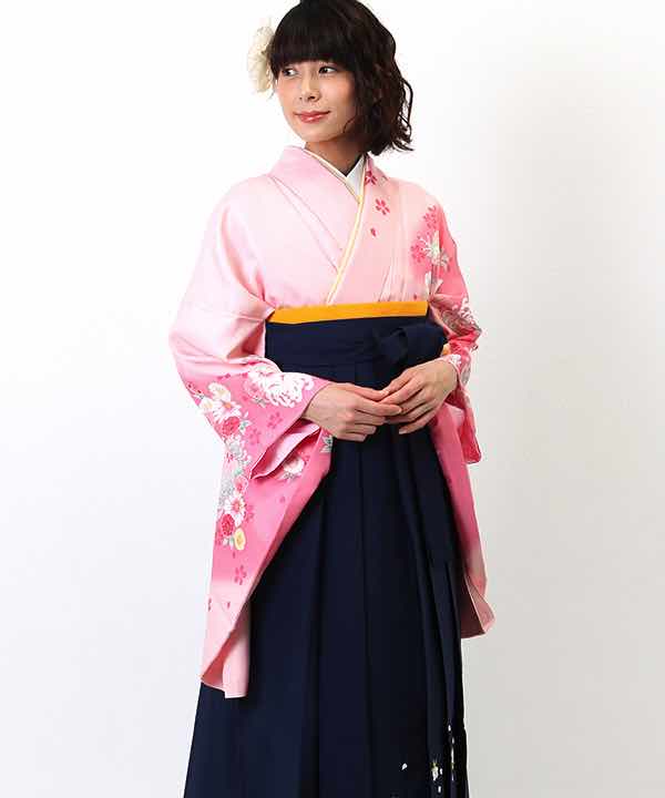 卒業式袴レンタル ピンク地に桜と菊と濃暈し 刺繍入り紺袴 Hataori ハタオリ