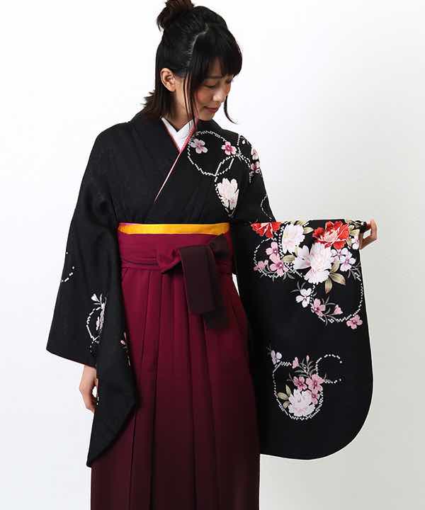 卒業式袴レンタル | 地紋入り黒地に絞り調の輪と芍薬 暈し入り赤紫袴
