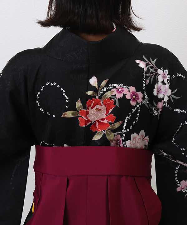 卒業式袴レンタル | 地紋入り黒地に絞り調の輪と芍薬 暈し入り赤紫袴