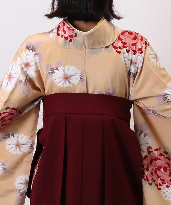 卒業式袴レンタル | ベージュ地に菊 刺繍入り臙脂袴
