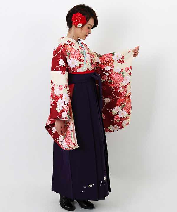 卒業式袴レンタル | クリーム地に菊と桜と赤暈し 刺繍入り紫袴(Mサイズ)