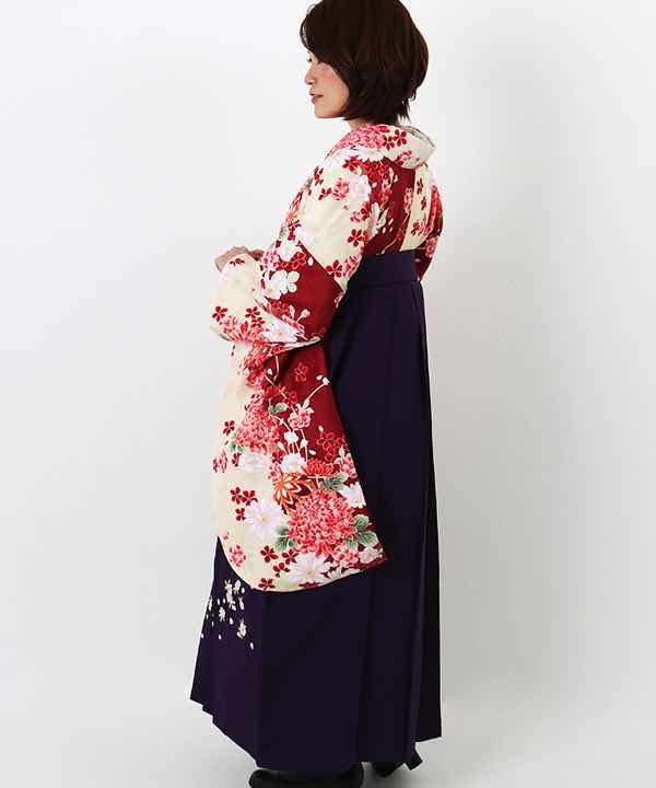 卒業式袴レンタル | クリーム地に菊と桜と赤暈し 刺繍入り紫袴(Mサイズ)