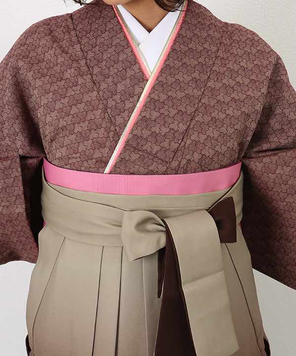 卒業式袴(アンティーク) レンタル | 小豆色地に毘沙門亀甲 暈し入り茶袴