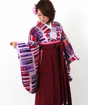 卒業式袴 | 薄紫地に紫と赤のアクセント 刺繍入り臙脂袴