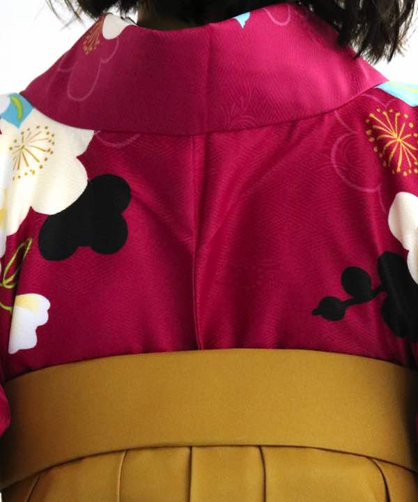 卒業式袴レンタル | 赤紫地に梅と椿 芥子色×黒袴