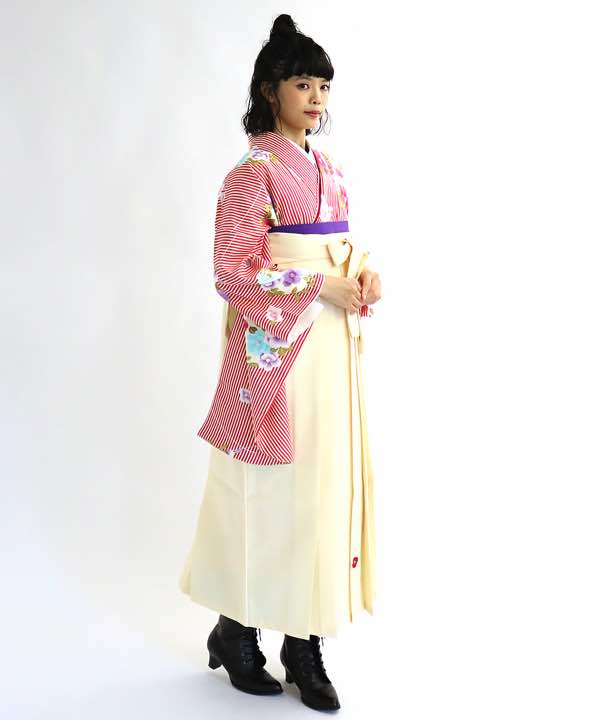 卒業式袴レンタル | 赤の極細ストライプ 刺繍入りクリーム袴
