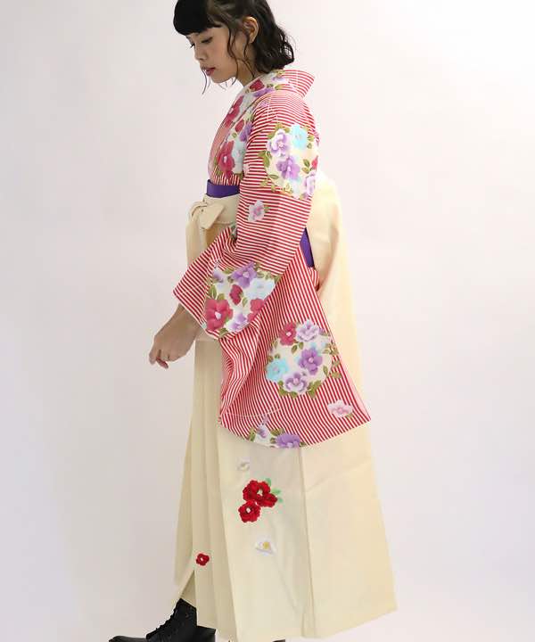 卒業式袴レンタル | 赤の極細ストライプ 刺繍入りクリーム袴