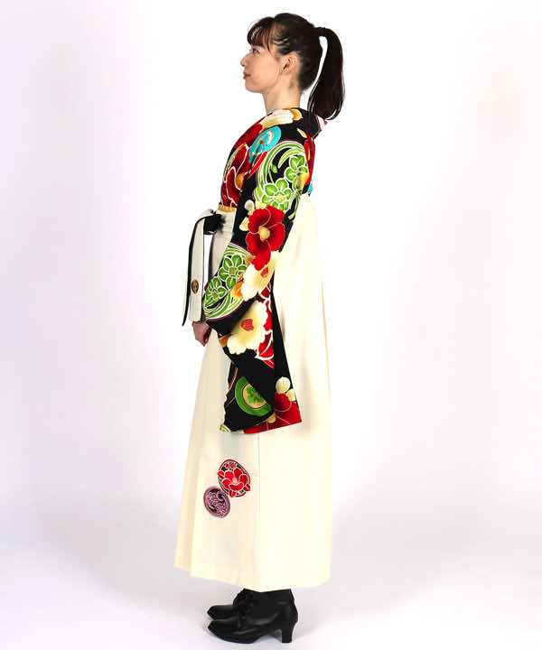 卒業式袴レンタル | 黒地に椿と花丸文 花刺繍のクリーム袴